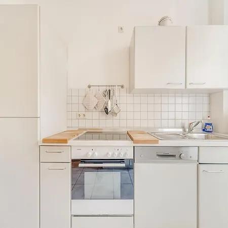 Mit Grosser Gemeinschaftsterrasse, Cleaning Included